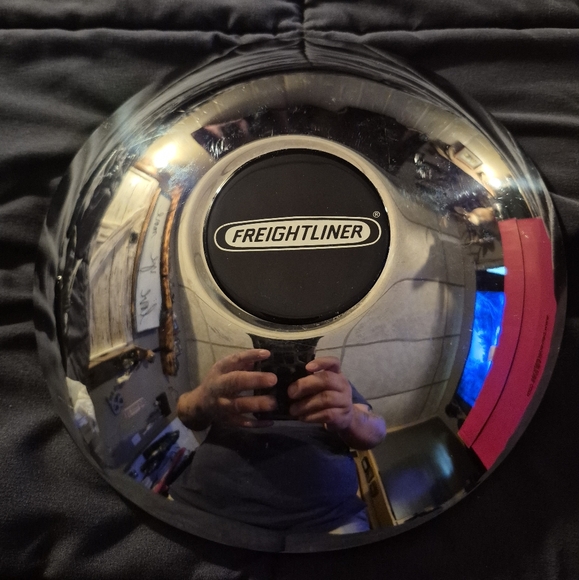Freightliner Other - Freightliner Chrome Hubcap 9" Diameter
